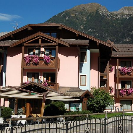 Hotel Quadrifoglio Pinzolo Bagian luar foto