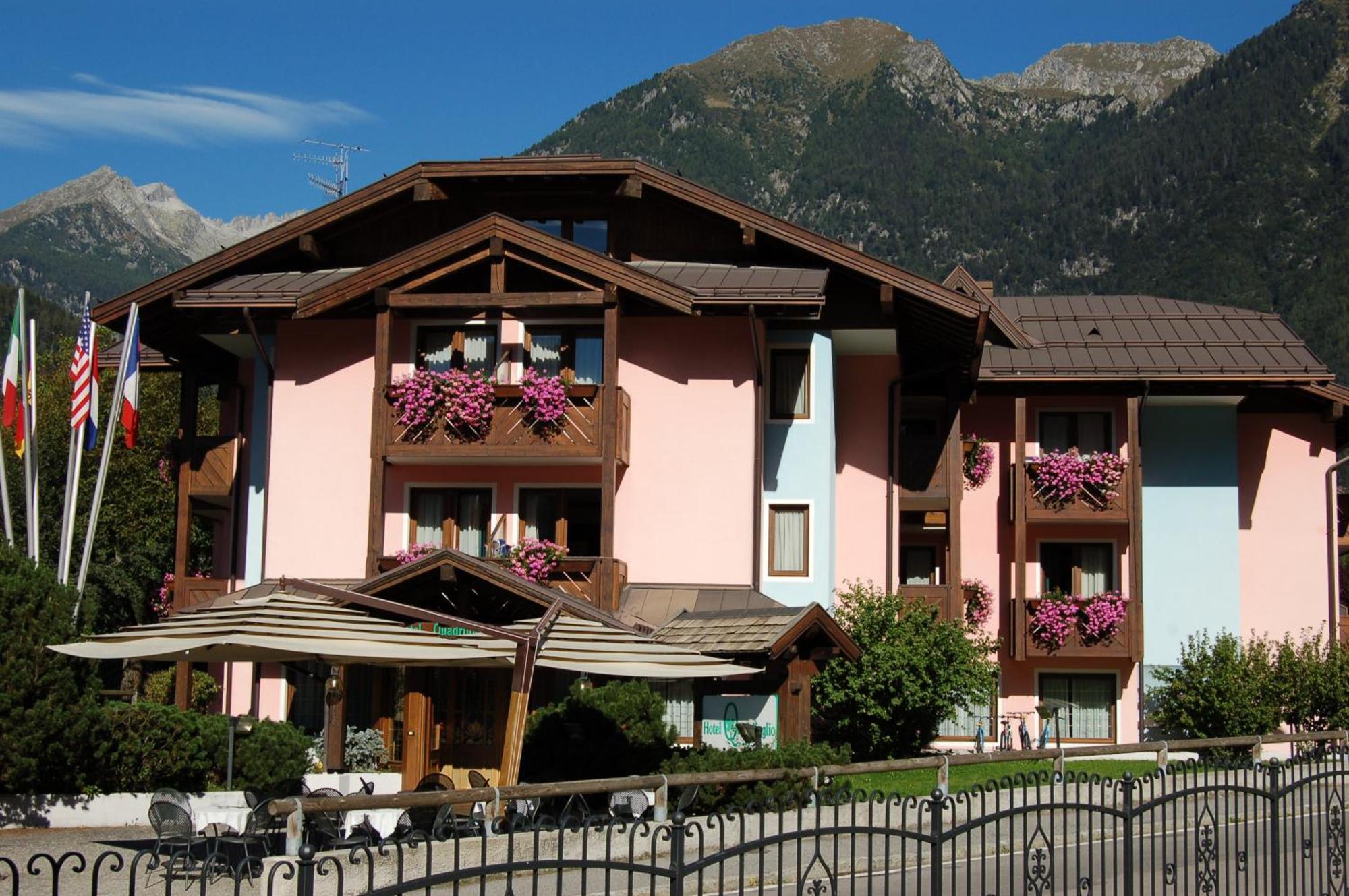 Hotel Quadrifoglio Pinzolo Bagian luar foto