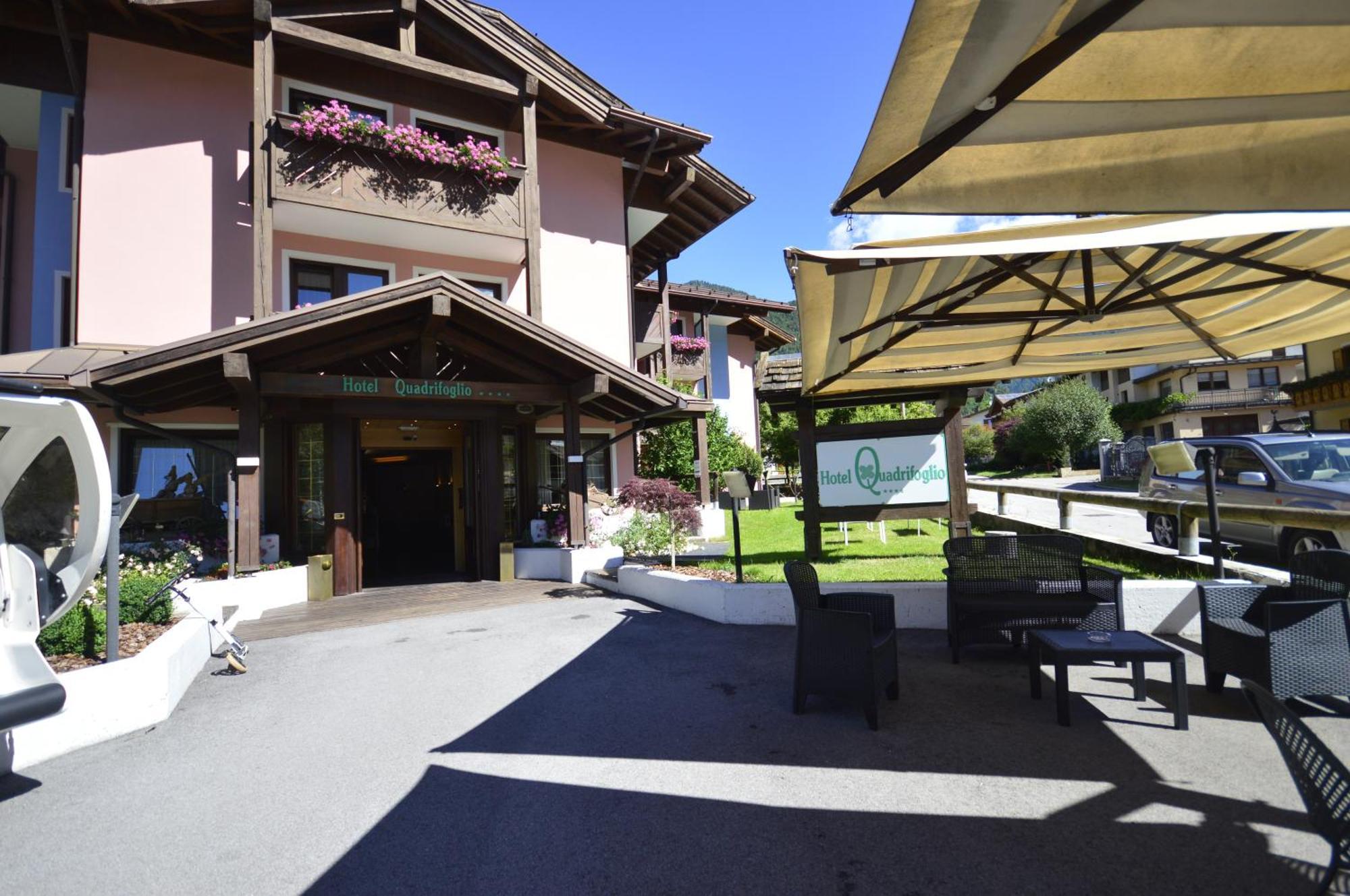 Hotel Quadrifoglio Pinzolo Bagian luar foto