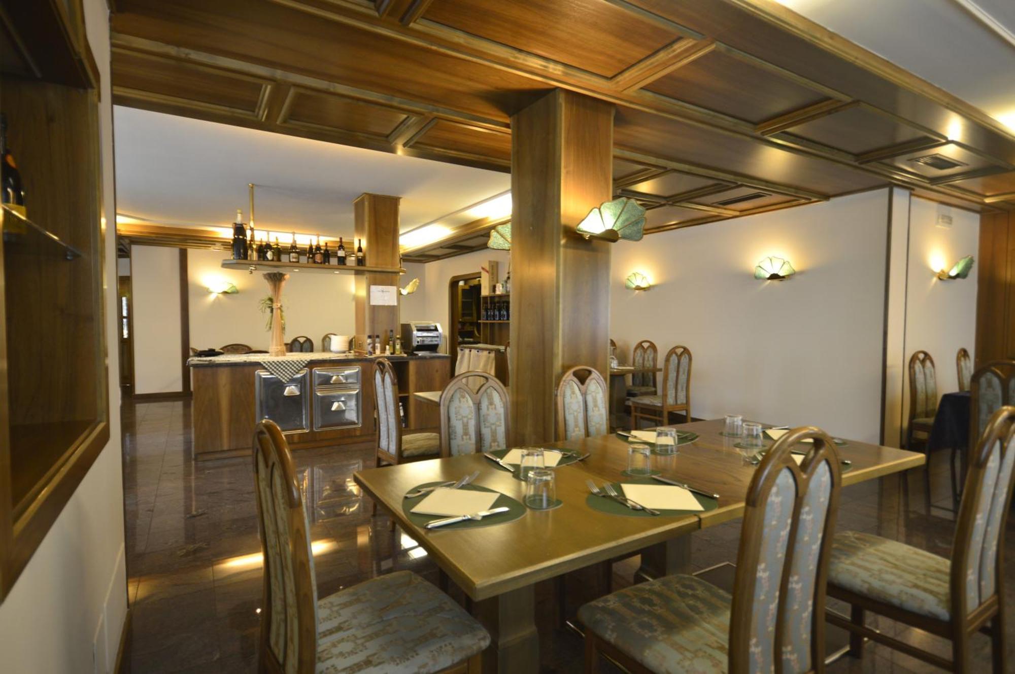 Hotel Quadrifoglio Pinzolo Bagian luar foto
