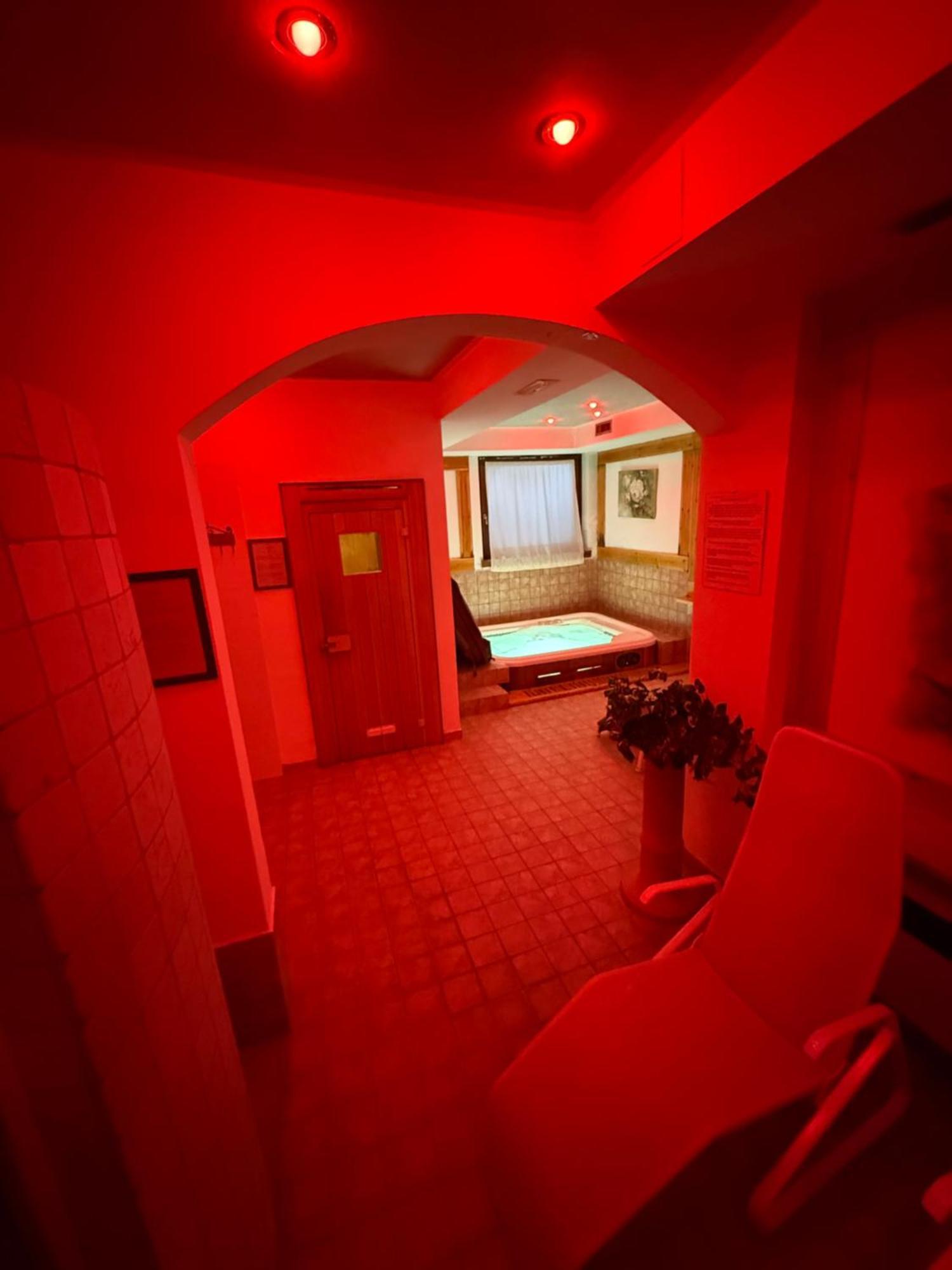 Hotel Quadrifoglio Pinzolo Bagian luar foto