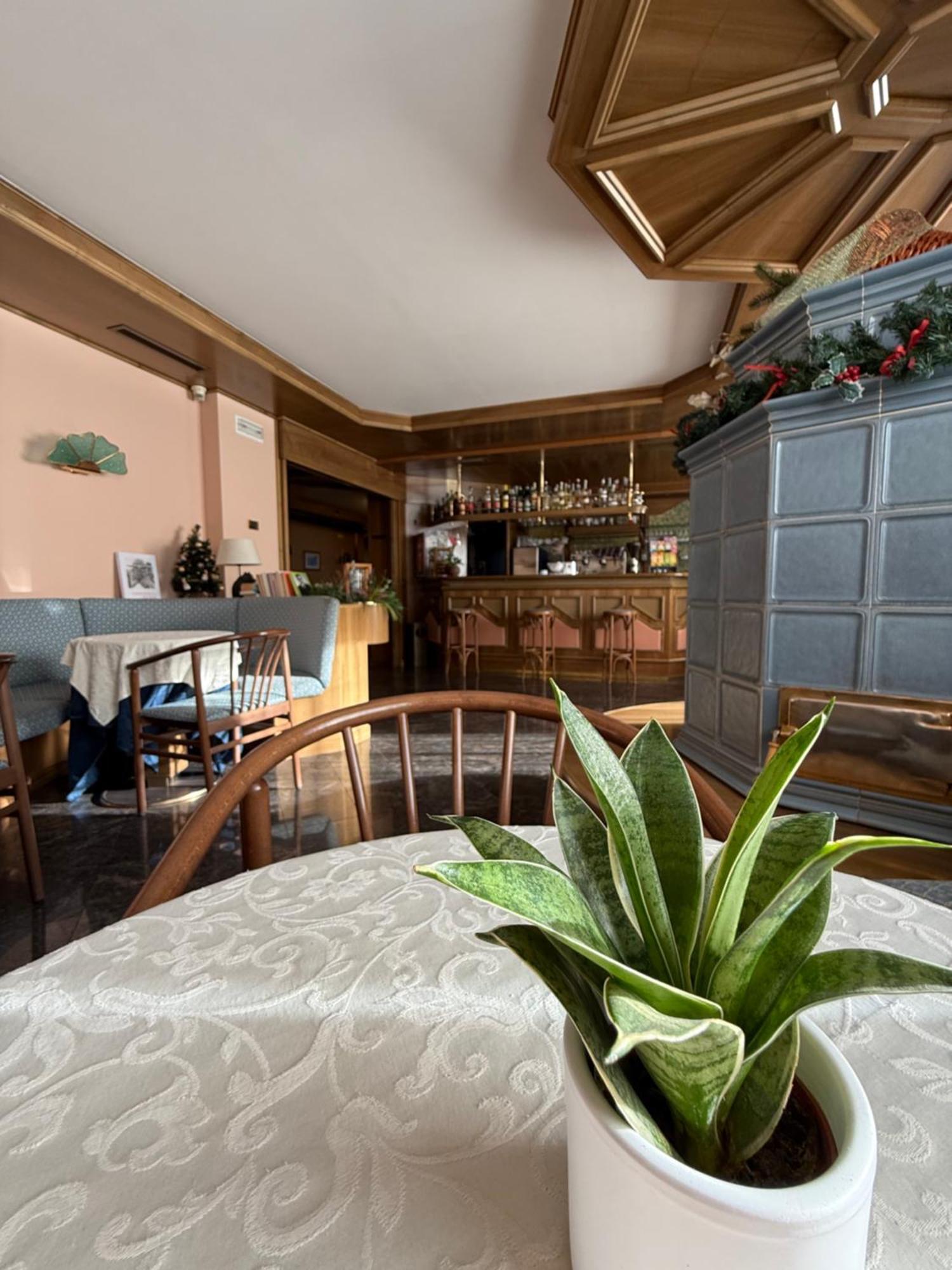 Hotel Quadrifoglio Pinzolo Bagian luar foto