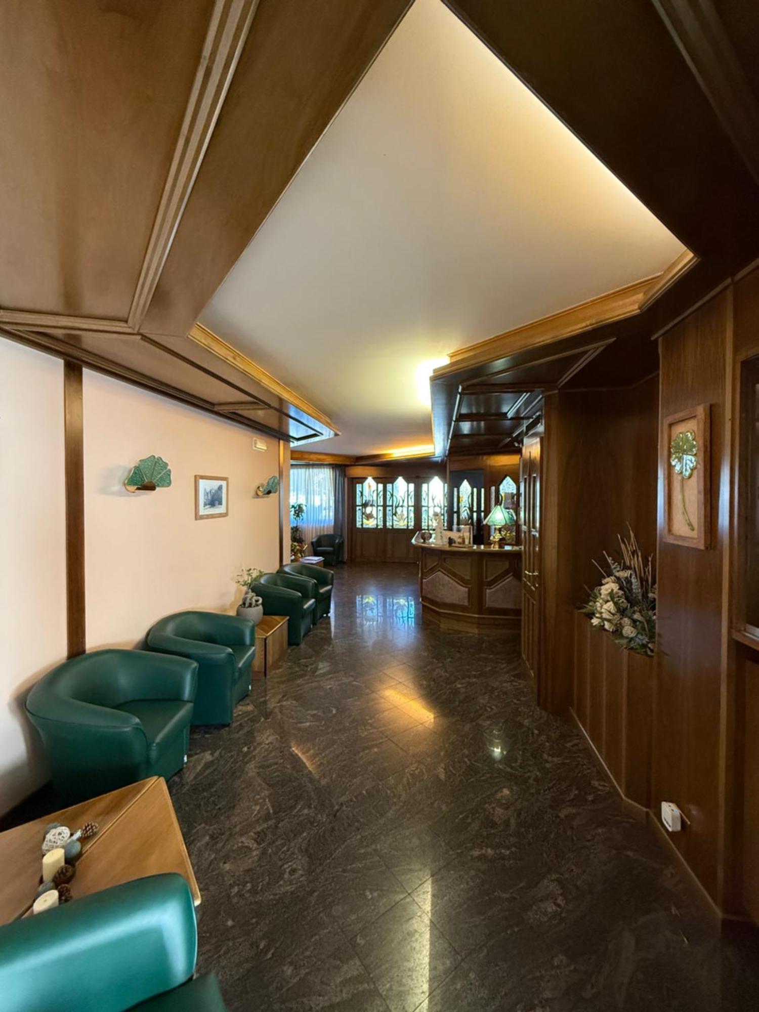 Hotel Quadrifoglio Pinzolo Bagian luar foto
