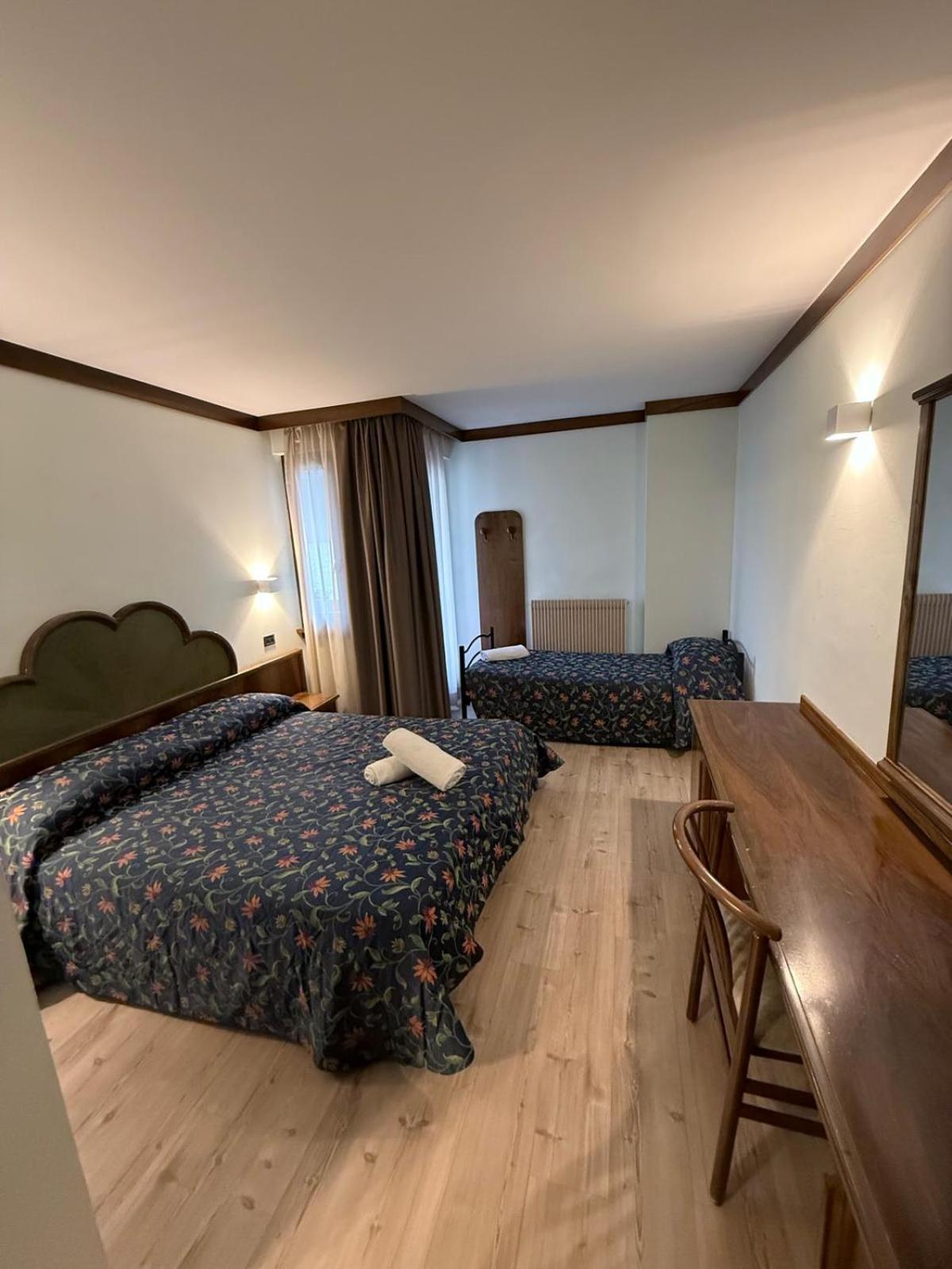 Hotel Quadrifoglio Pinzolo Bagian luar foto