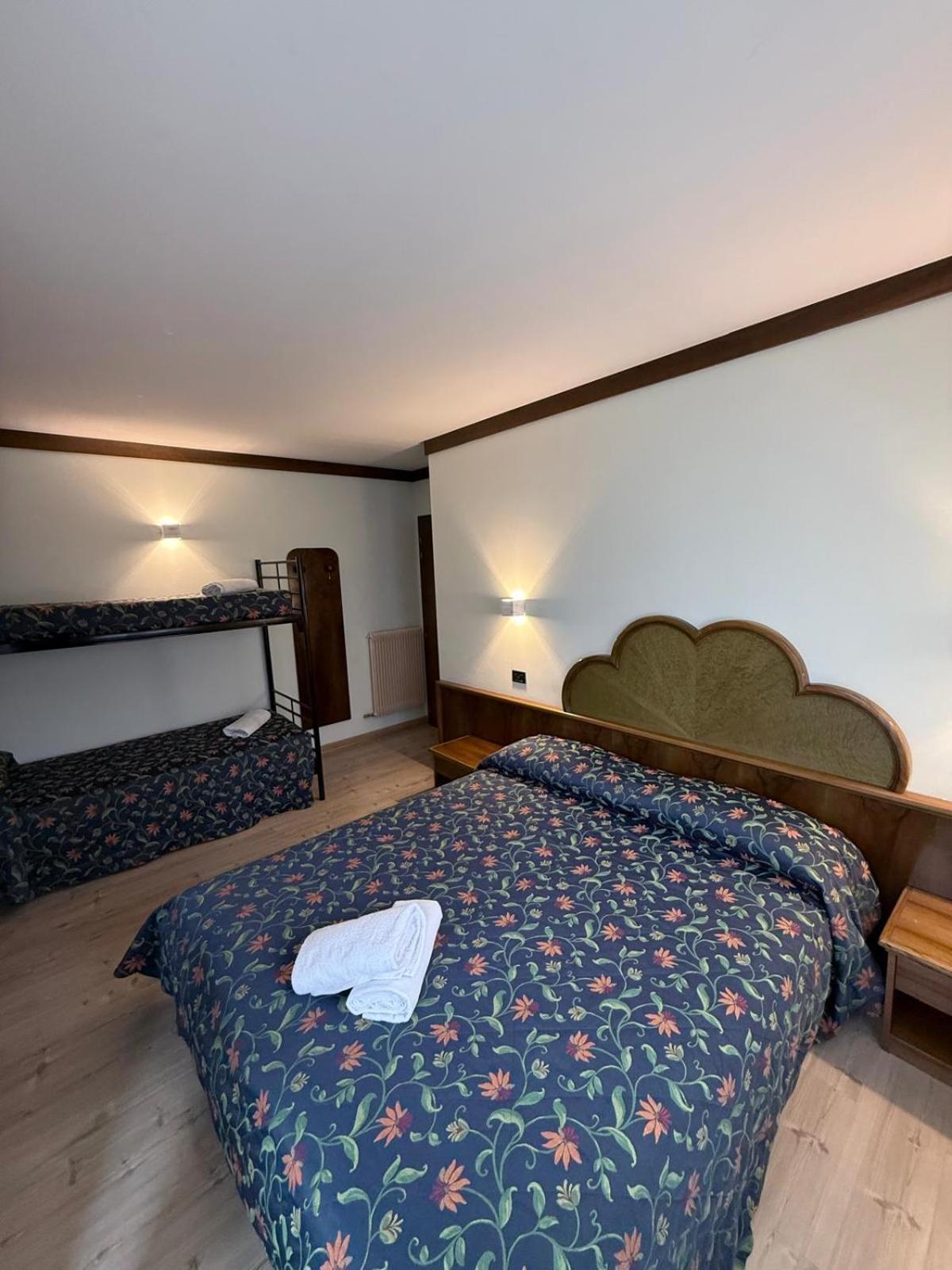 Hotel Quadrifoglio Pinzolo Bagian luar foto