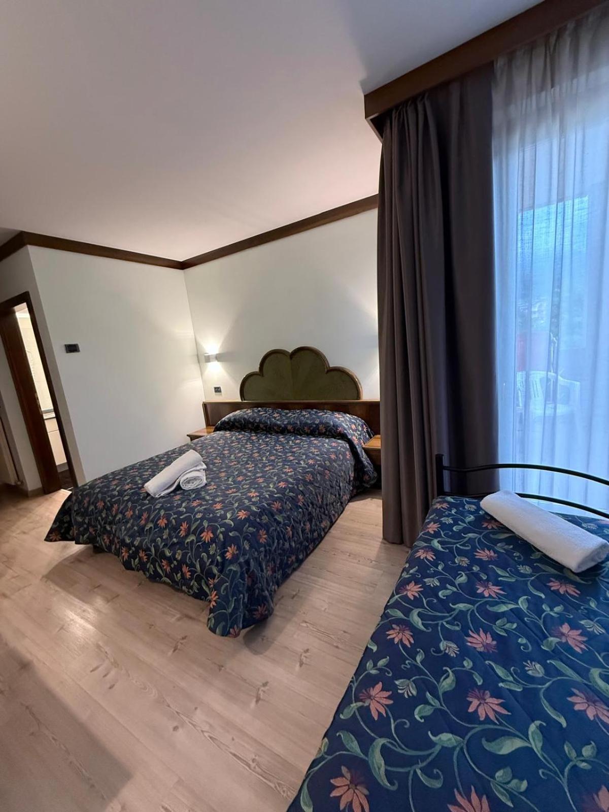 Hotel Quadrifoglio Pinzolo Bagian luar foto