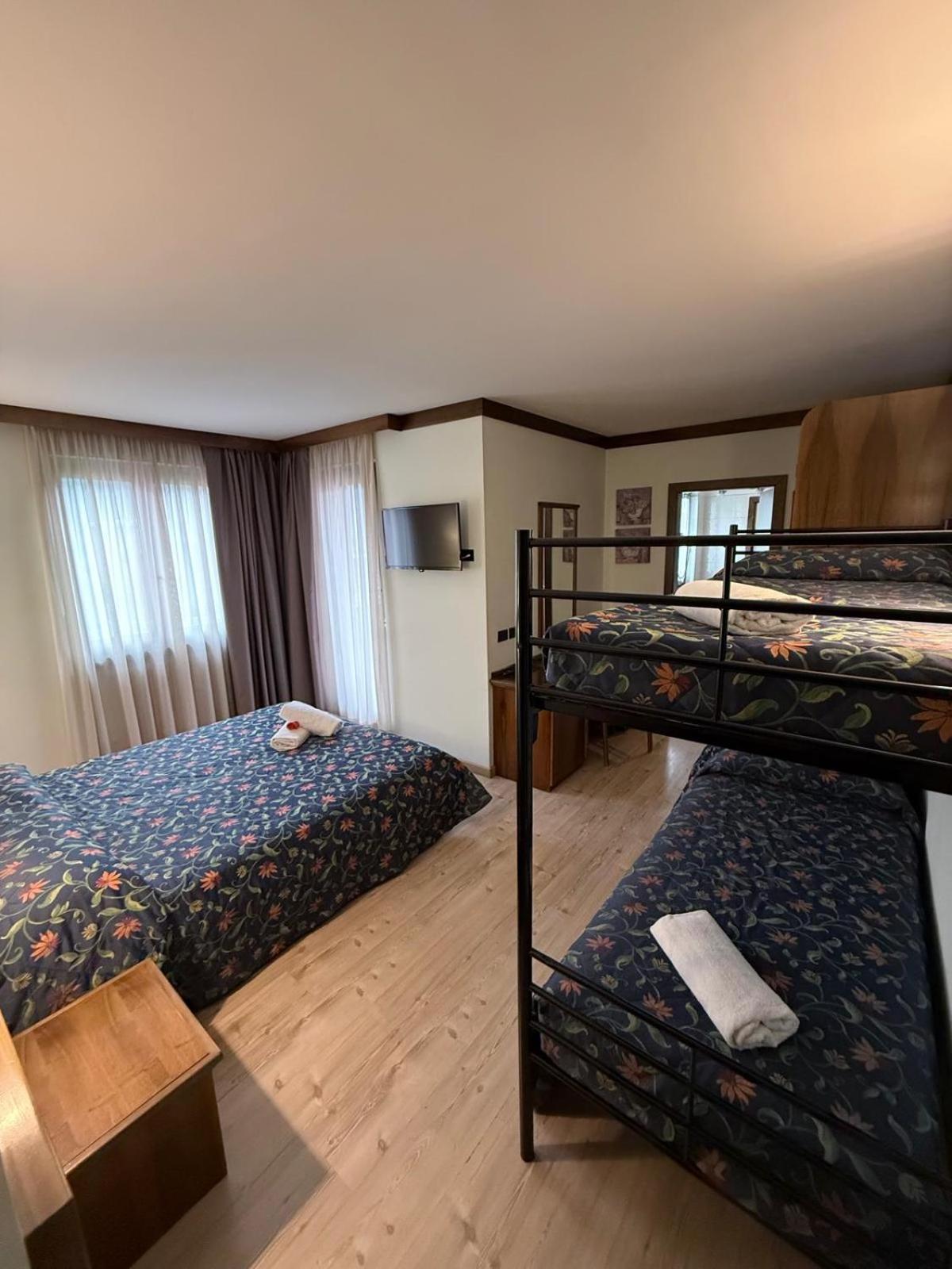 Hotel Quadrifoglio Pinzolo Bagian luar foto