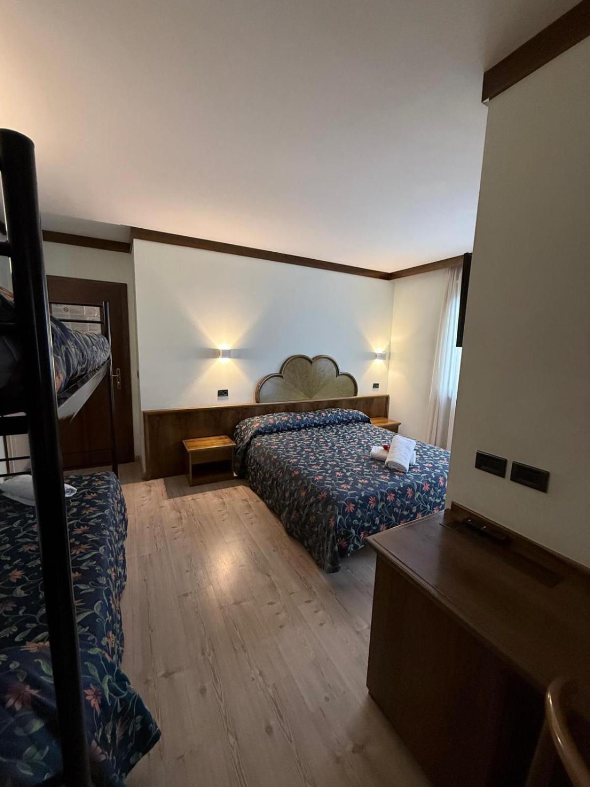 Hotel Quadrifoglio Pinzolo Bagian luar foto