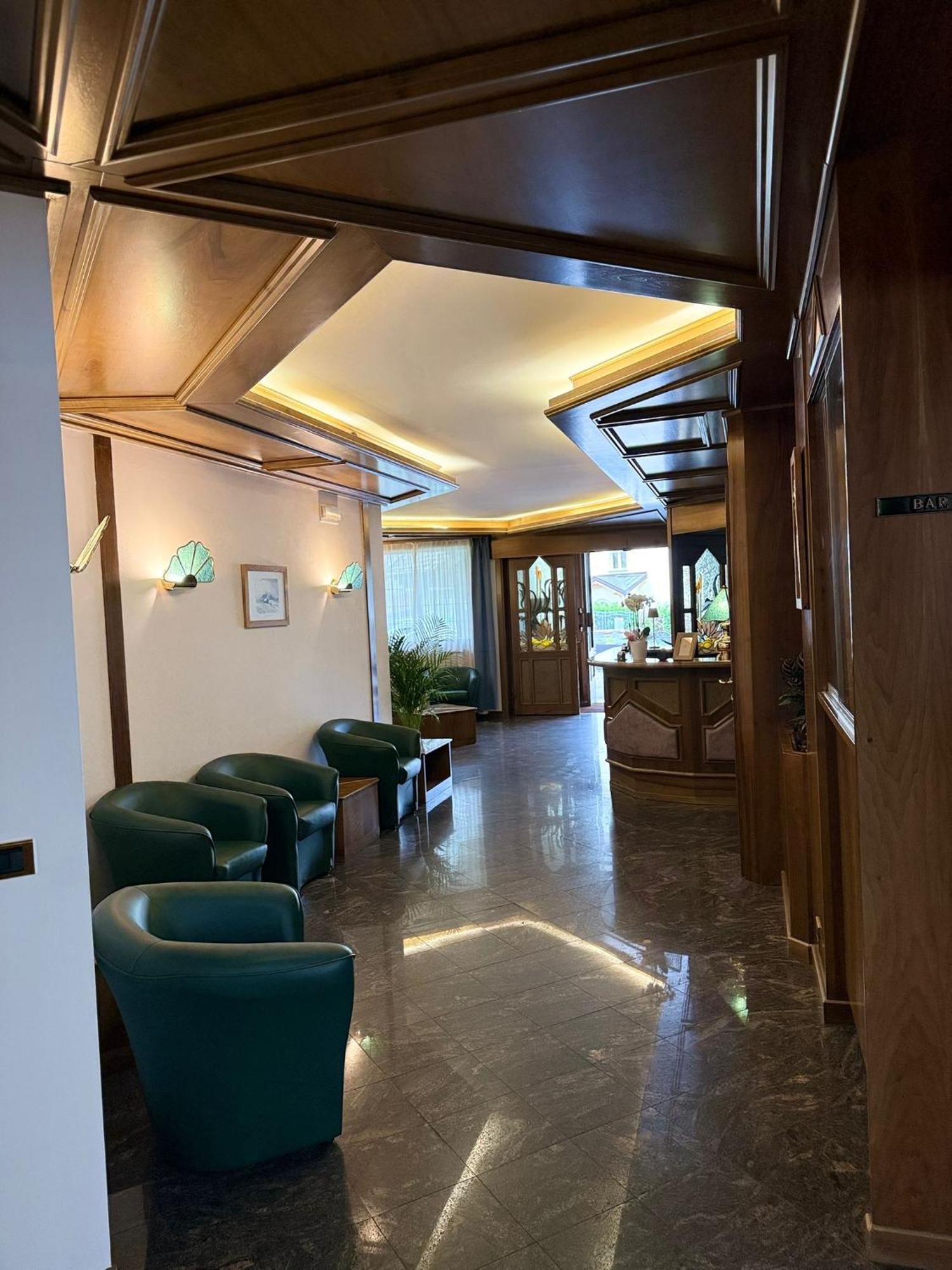 Hotel Quadrifoglio Pinzolo Bagian luar foto