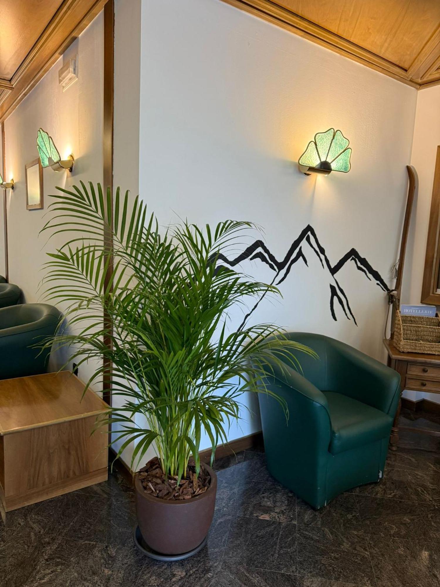 Hotel Quadrifoglio Pinzolo Bagian luar foto