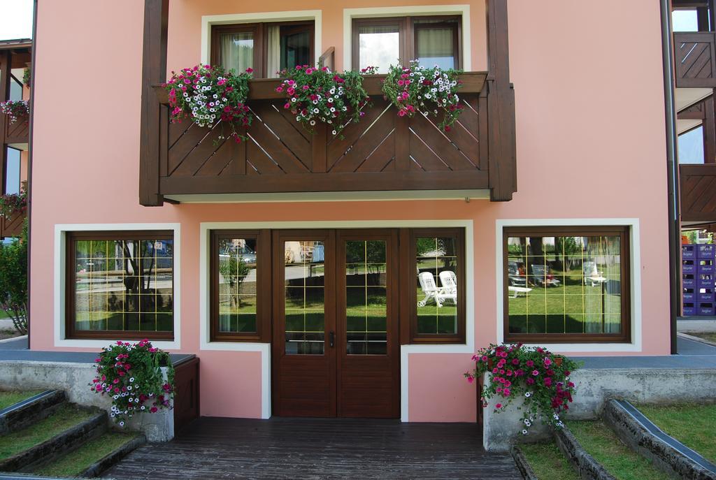 Hotel Quadrifoglio Pinzolo Bagian luar foto