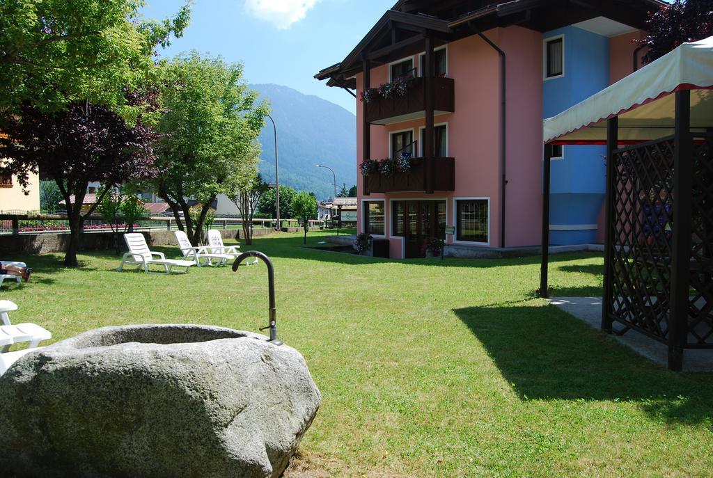 Hotel Quadrifoglio Pinzolo Bagian luar foto