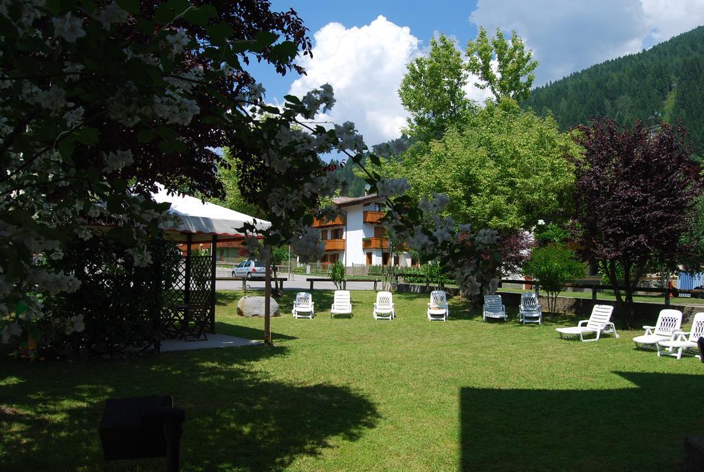 Hotel Quadrifoglio Pinzolo Bagian luar foto