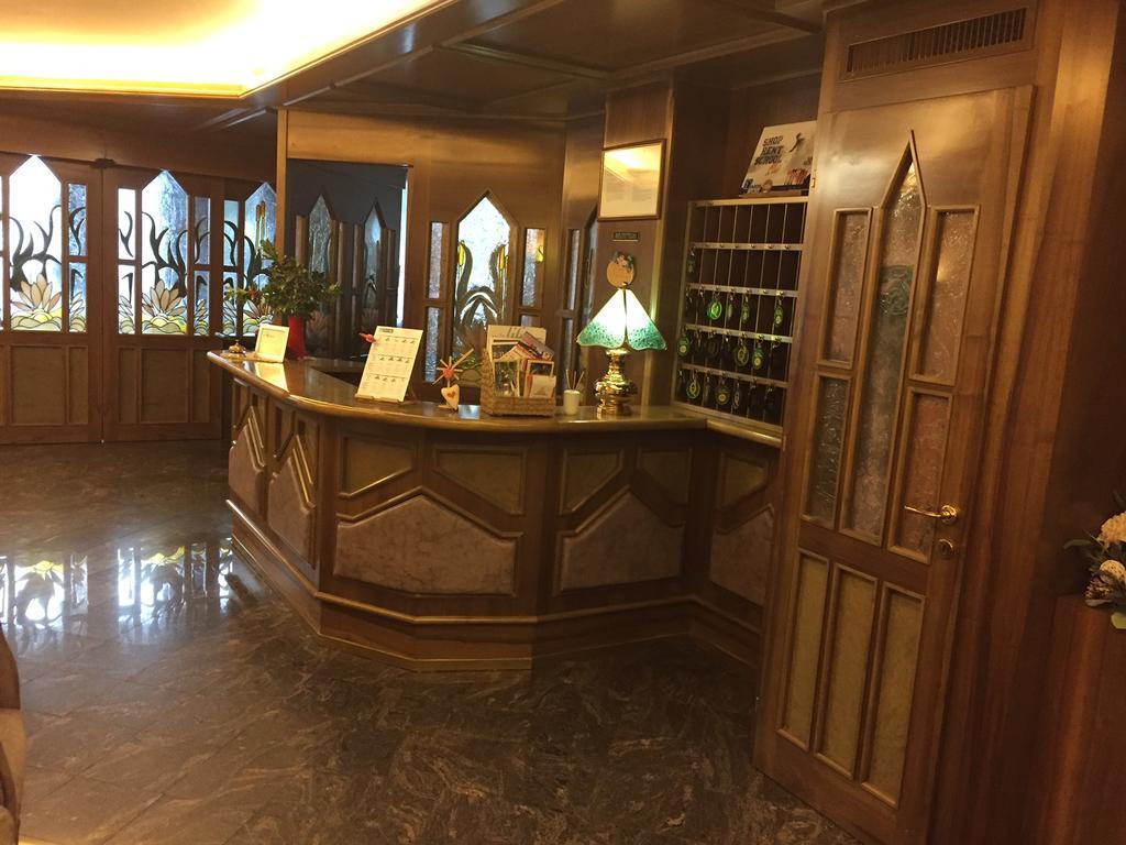 Hotel Quadrifoglio Pinzolo Bagian luar foto